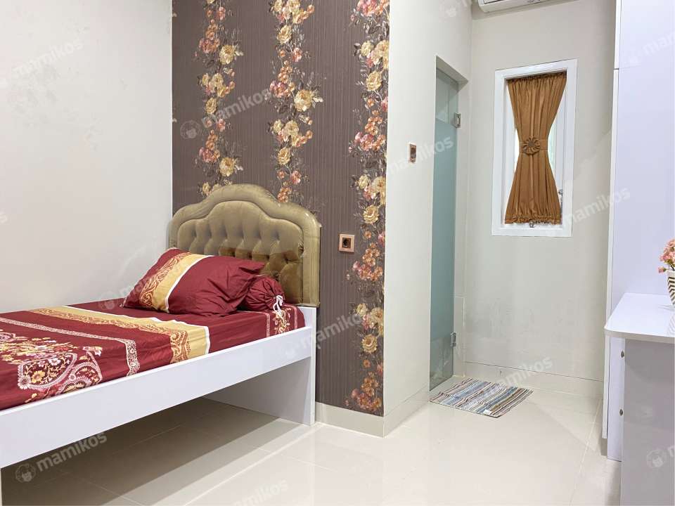 Kost Griya Fikarda Autumn Bronze Room Beji Depok