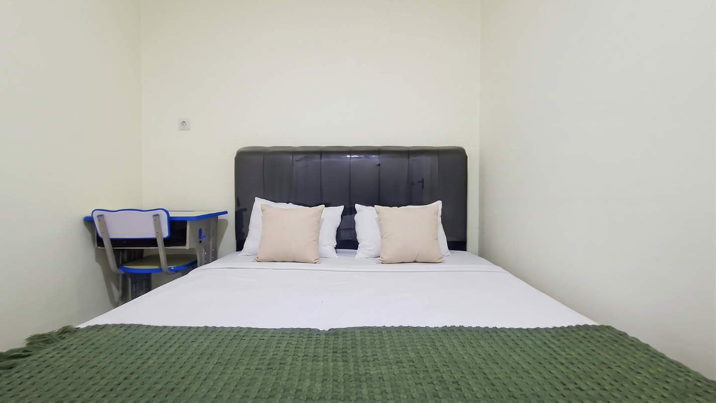 Couple-Friendly Room for Rent in East Jakarta - Uma Kost Orient Stasiun Jatinegara (Available 19 October 2026)