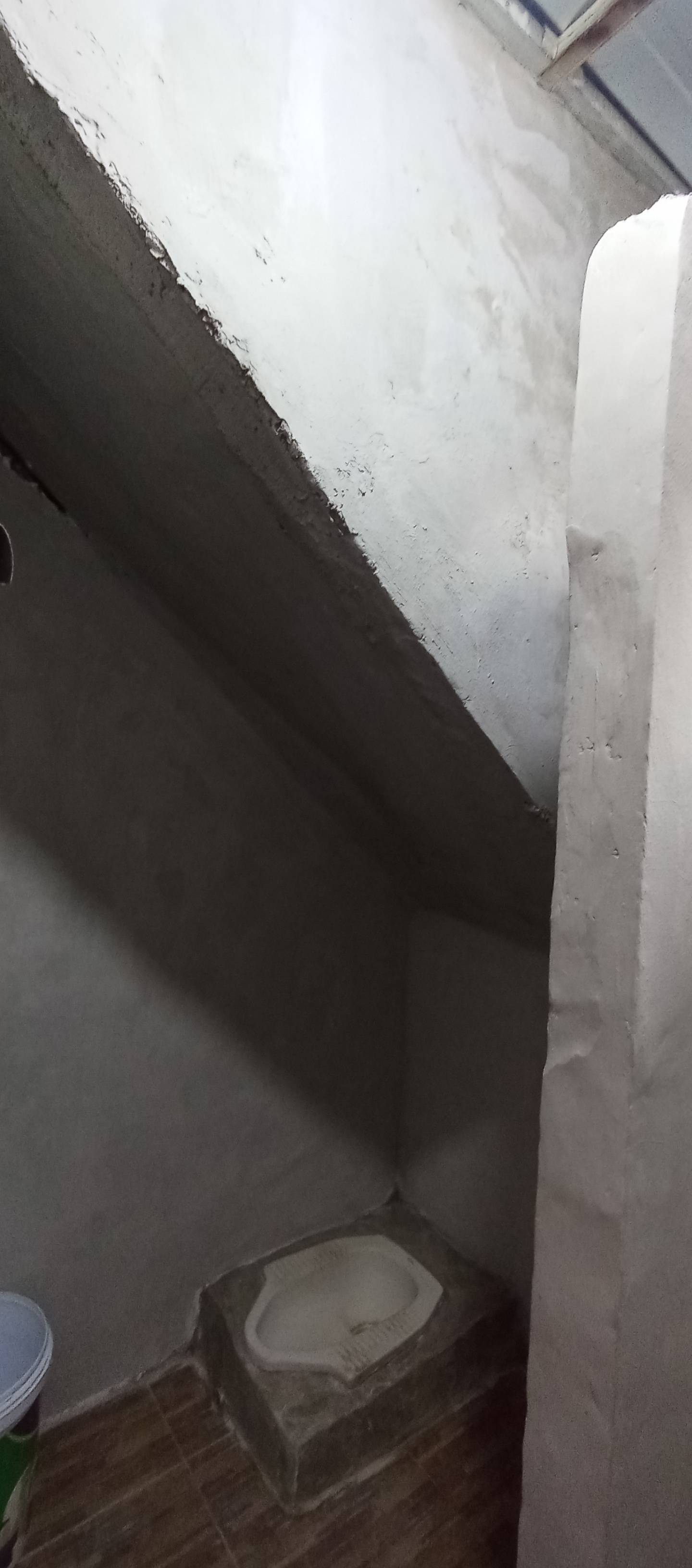 Kamar mandi di dalam
