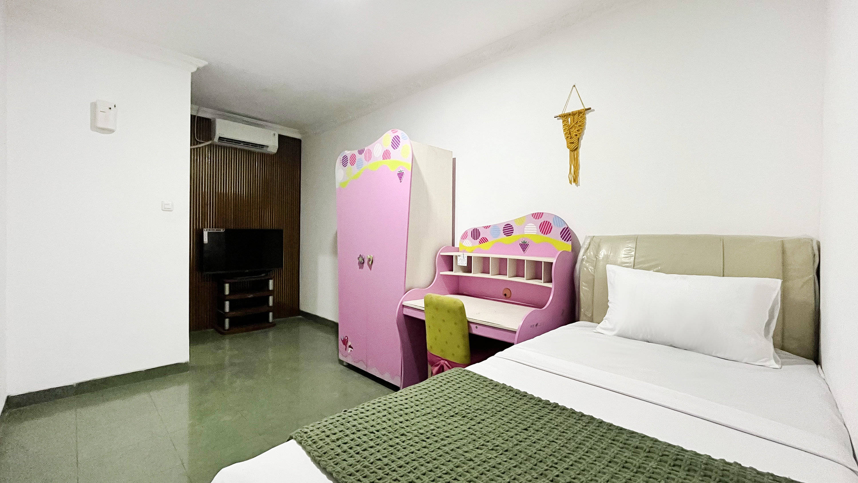 Superior Sliding Bed A
