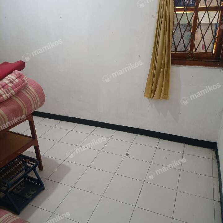Kost Pak RT Matraman Jakarta Timur