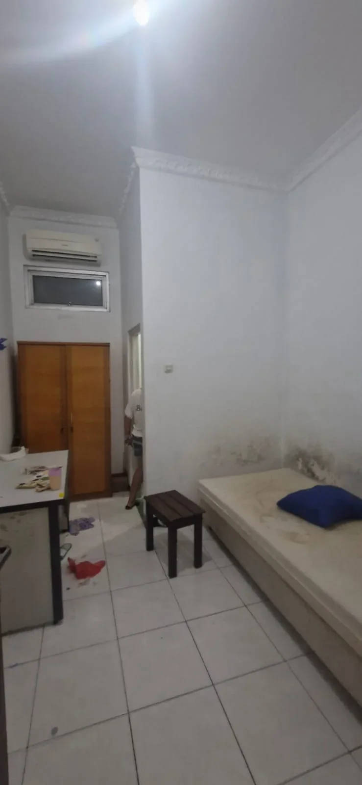 private bathroom outside window