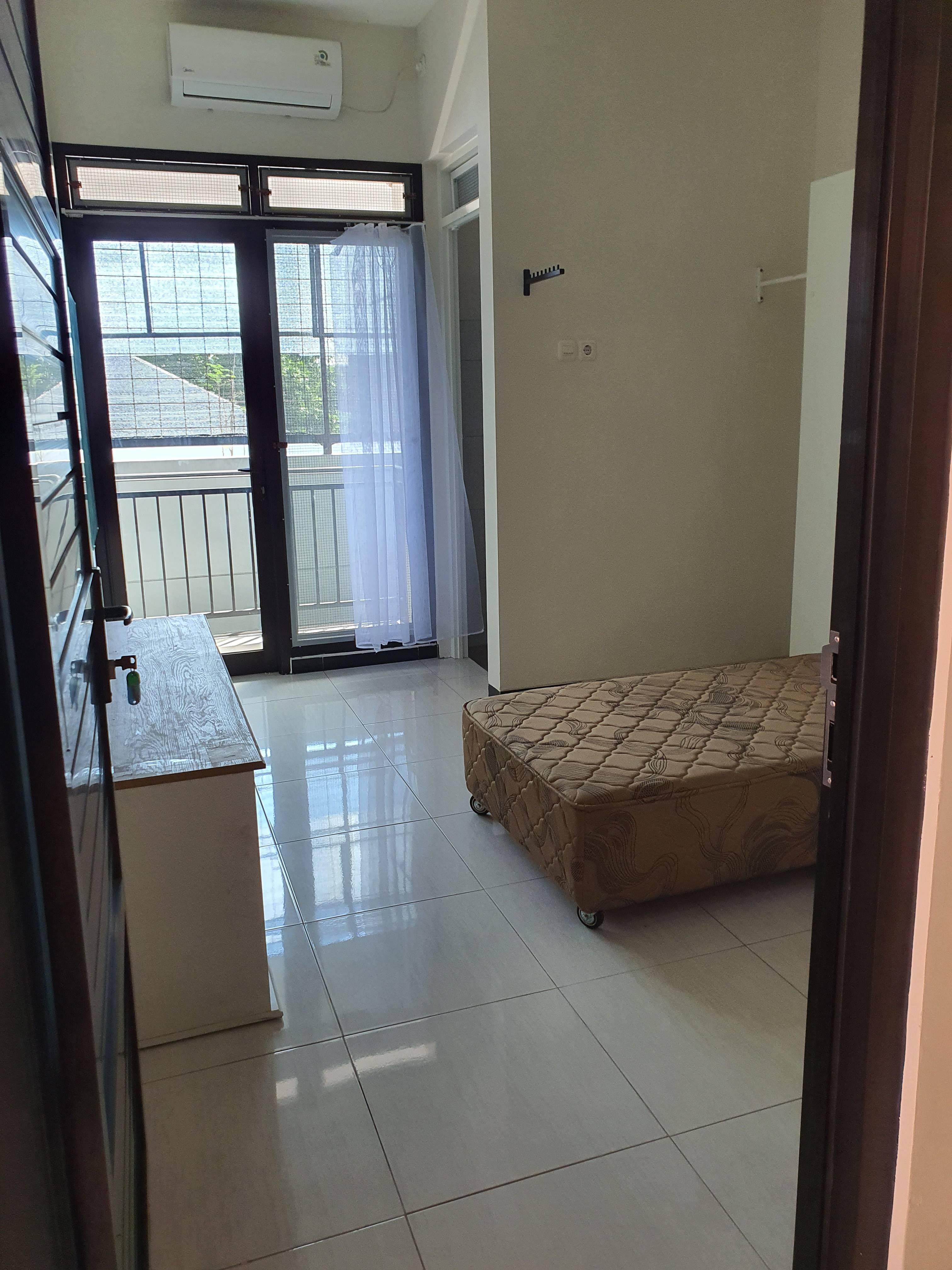KAMAR ATAS + BALKON
