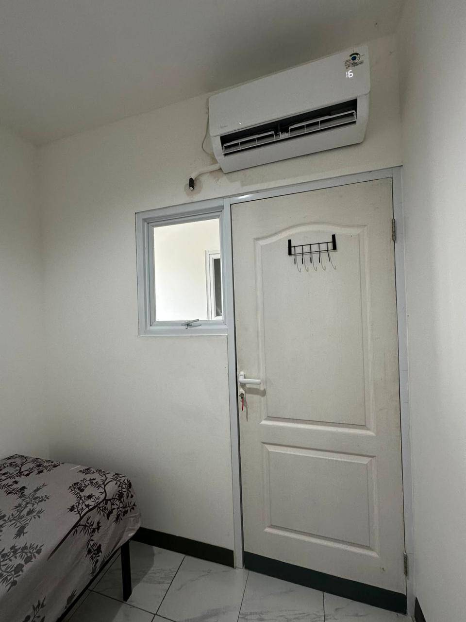 Kamar Jendela Luar