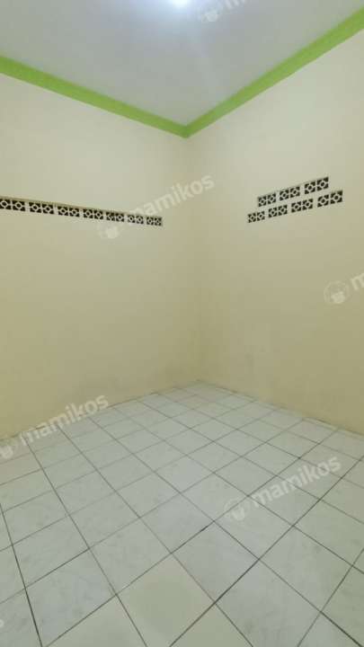 Rumah Kontrakan Pakde Sademi Ciracas Jakarta Timur