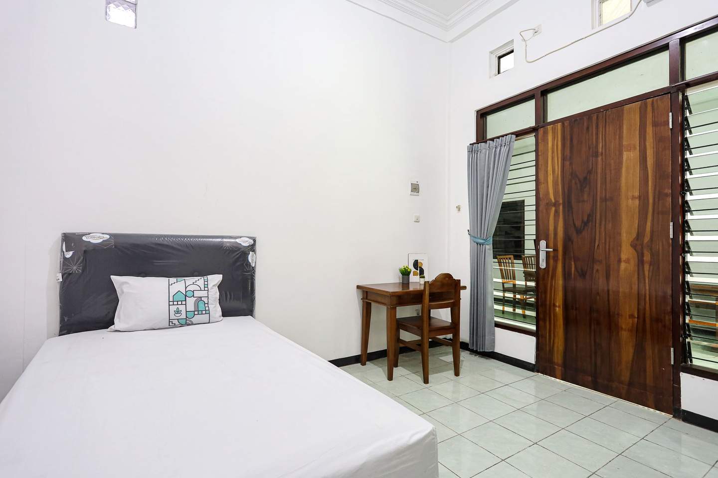Foto Rukita Unit  Mia Exclusive Kost Putra Tenggilis Mejoyo Surabaya