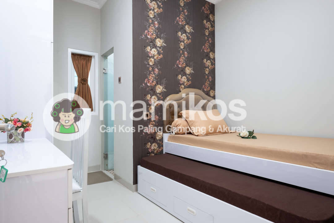 Kost Griya Fikarda Autumn Gold Room Beji Depok