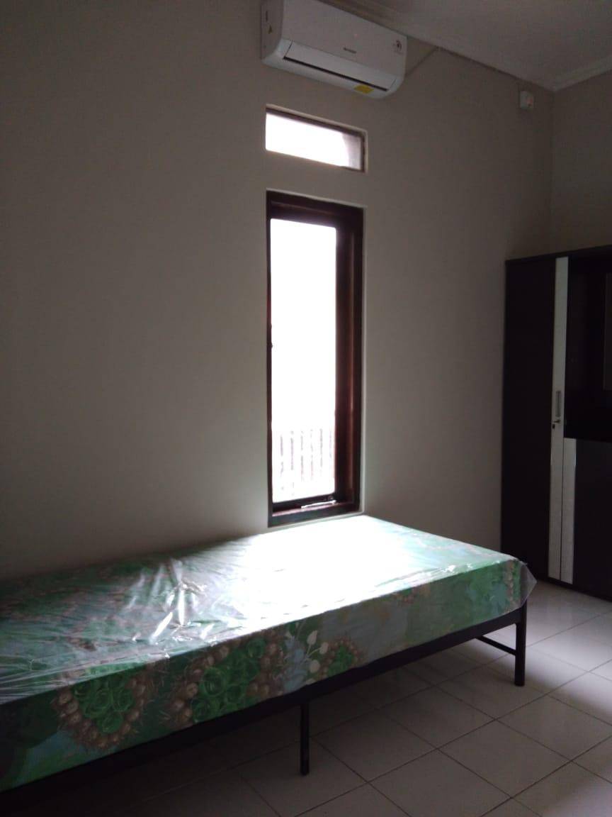 Kamar berjendela