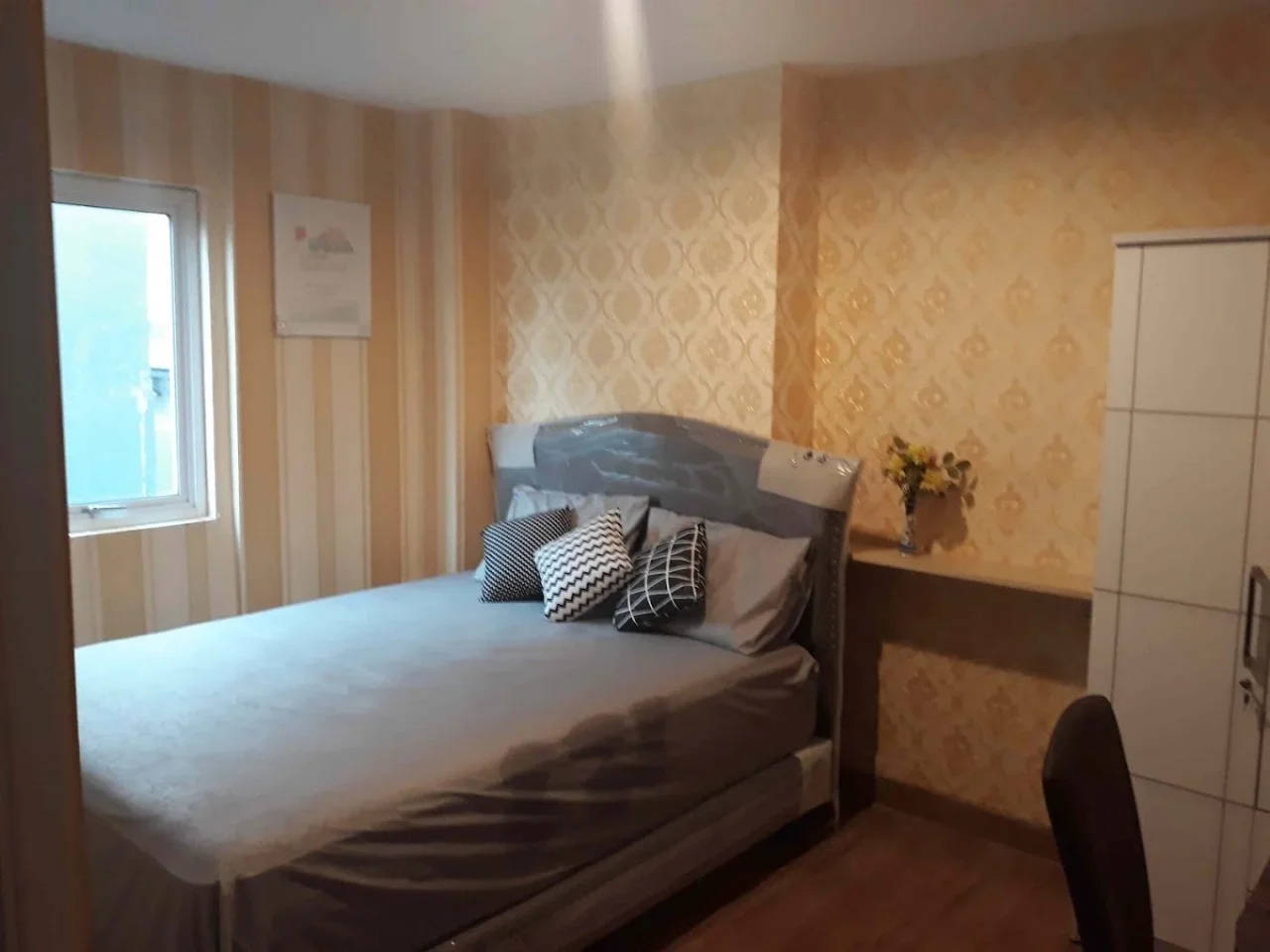 Tipe B (bed 160, outside window)