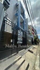 Kost dengan Balkon Pribadi di Tomang dekat Kantor Kampus Mal Type 1