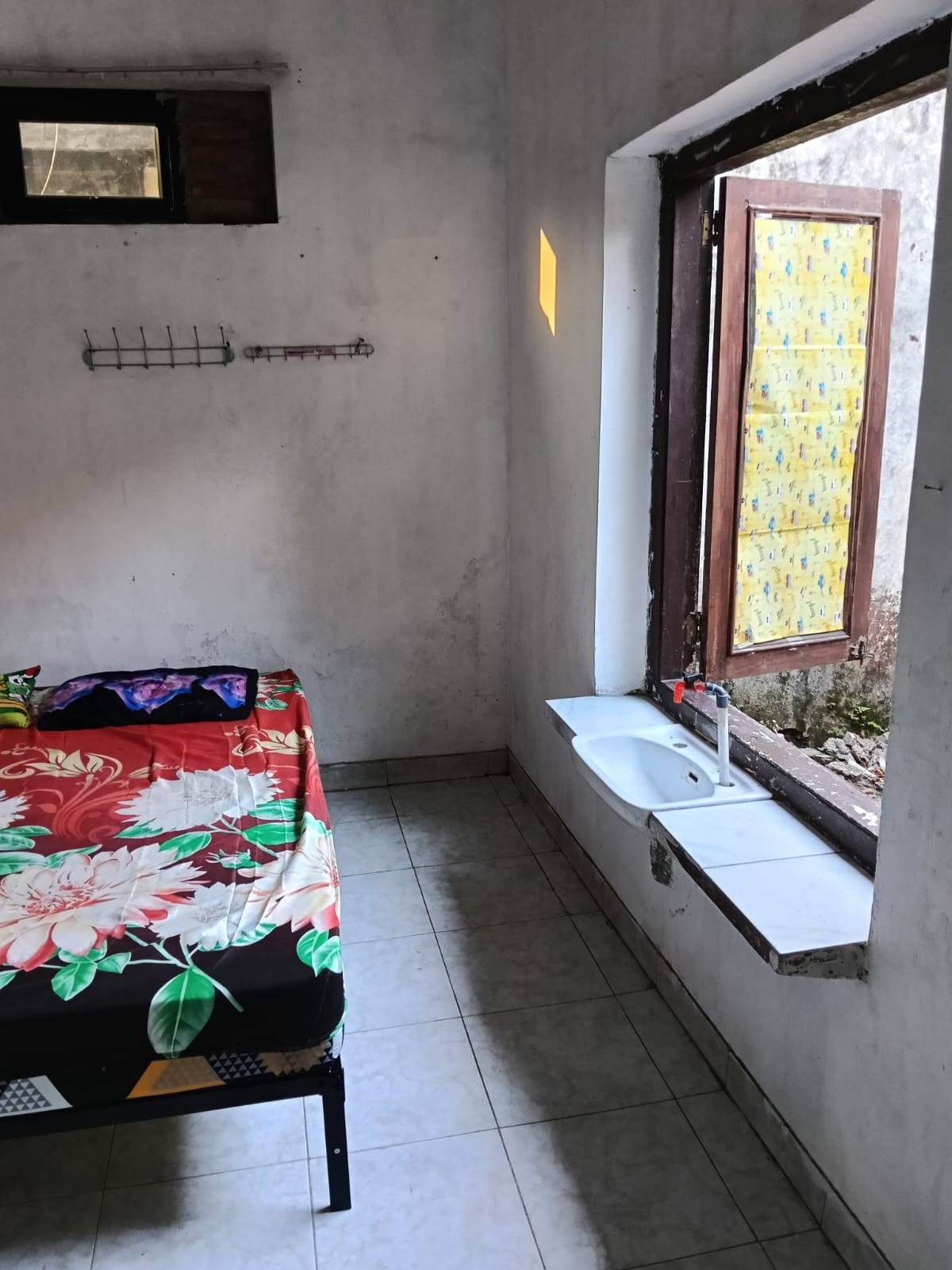 Kamar dengan Jendela