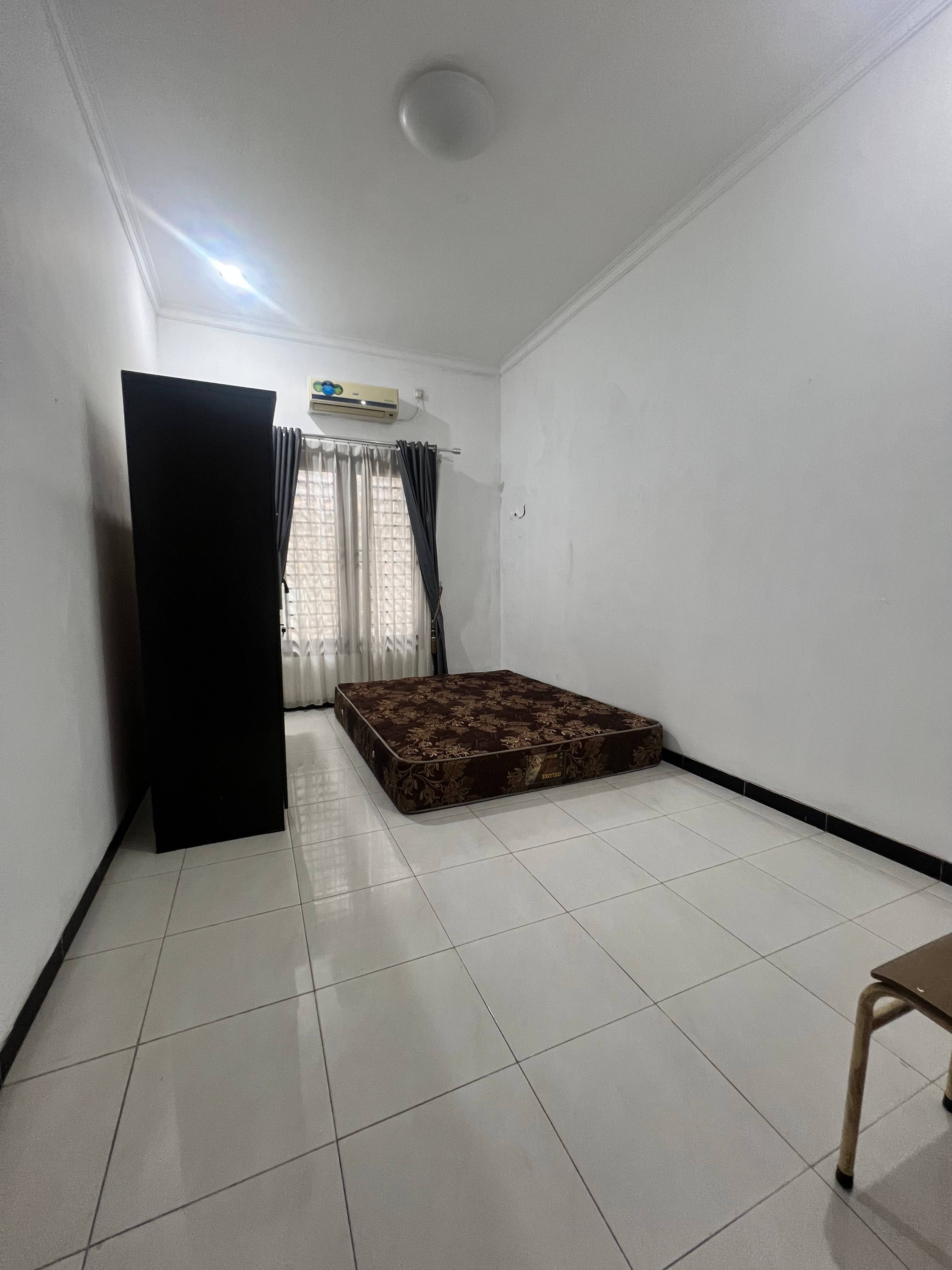 Kamar Reg KM Luar