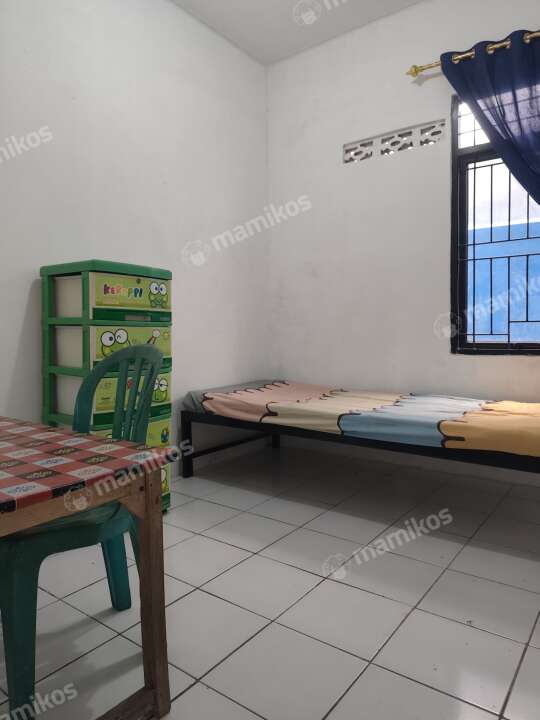 Kost Rumah Putih Biru Dramaga Bogor