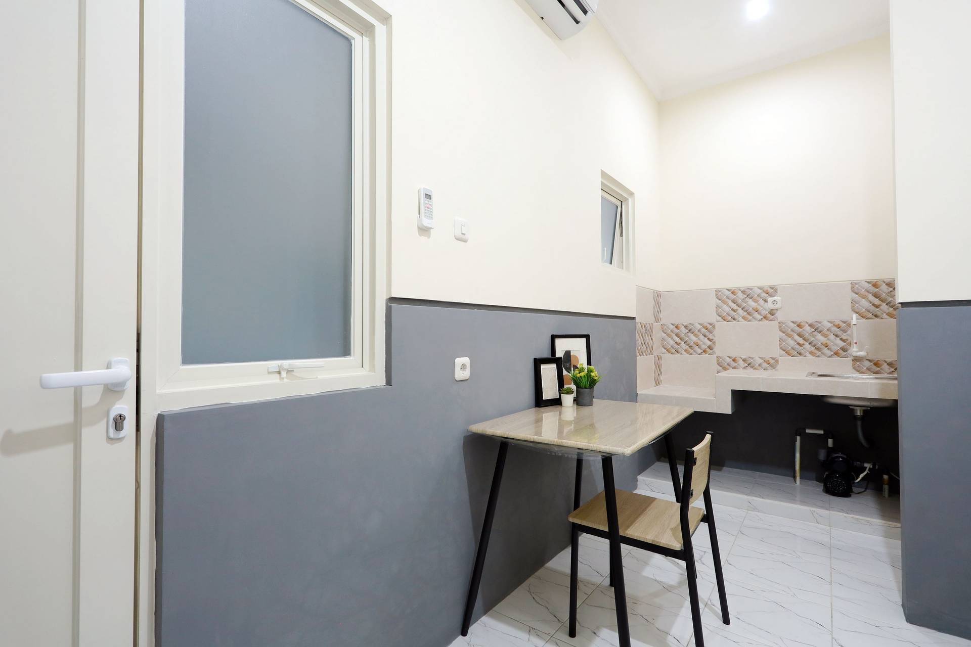 https://images.rukita.co/buildings/building/003fd67e-590.jpg