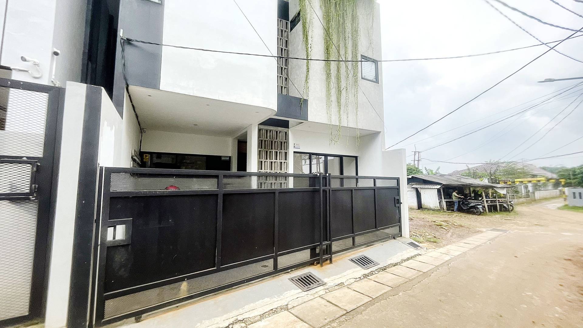 https://images.rukita.co/buildings/building/009f201f-ac6e-41be-b51e-095cbf9dc415.jpg