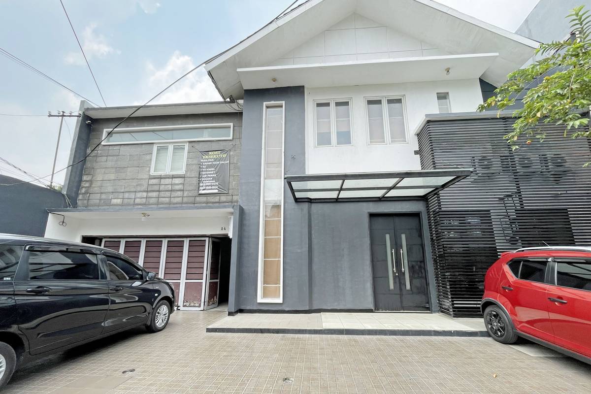 https://images.rukita.co/buildings/building/0152345e-7a7.jpg