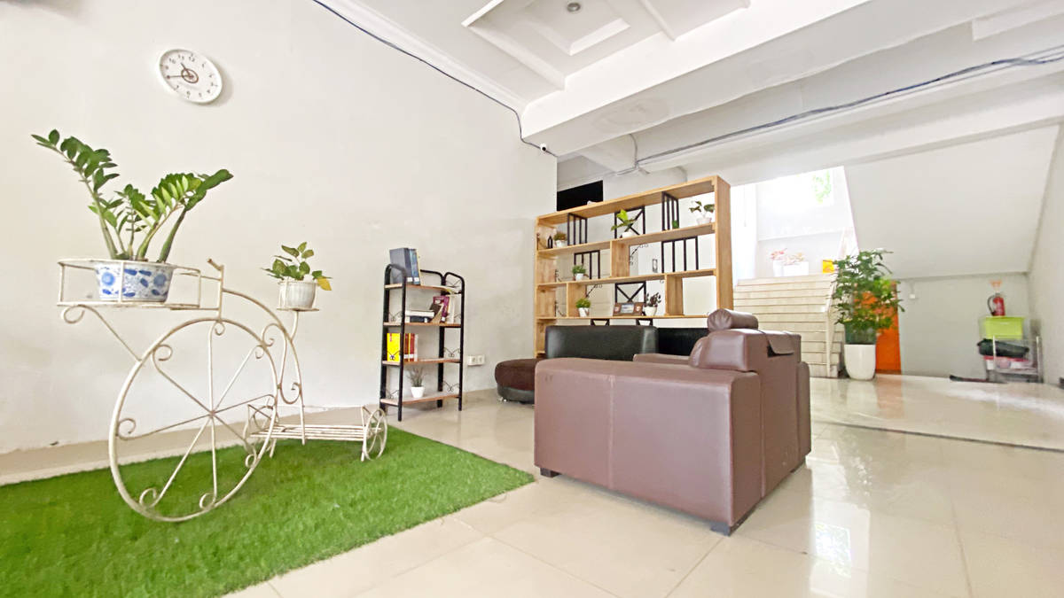 https://images.rukita.co/buildings/building/016f8482-1f8.jpg
