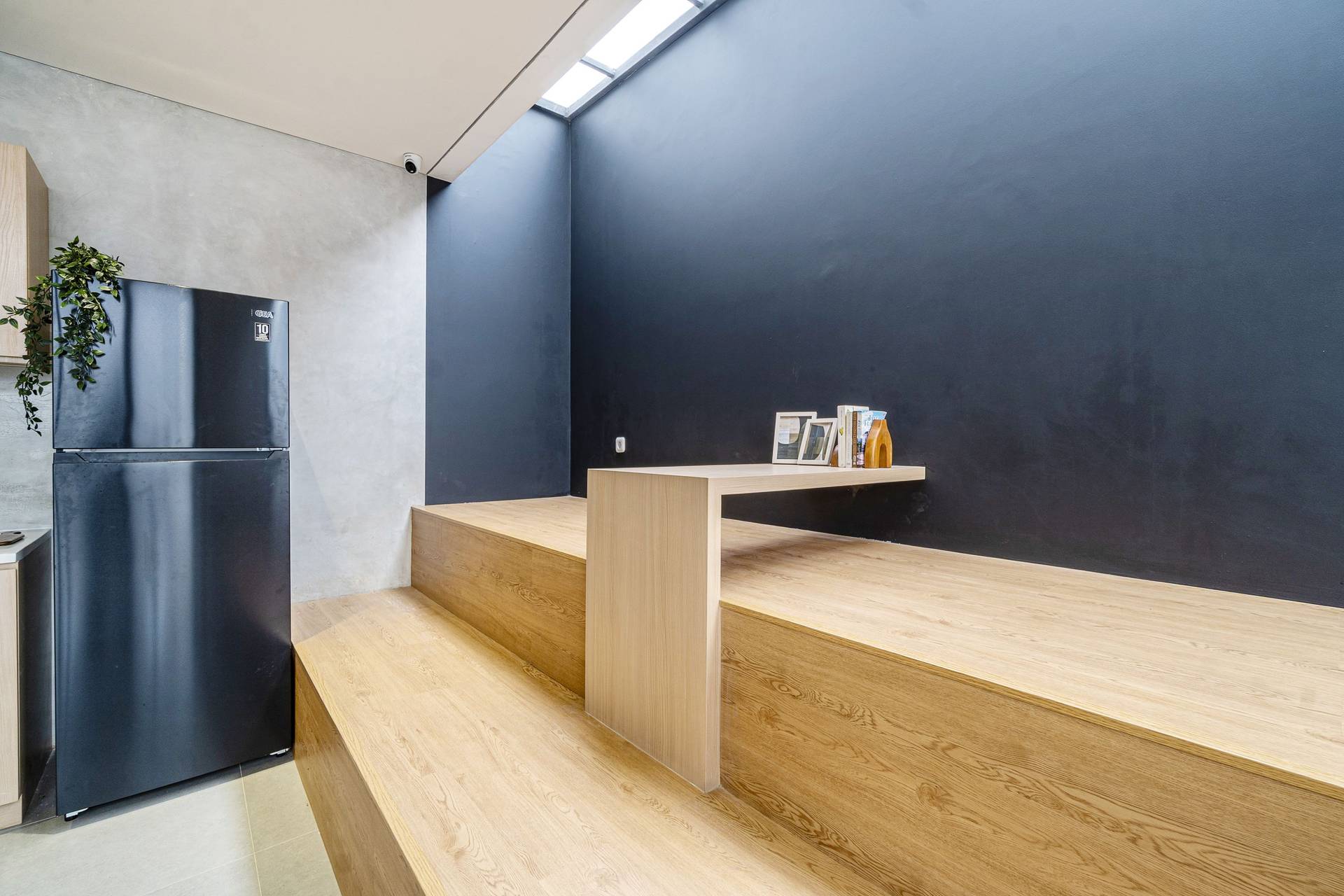 https://images.rukita.co/buildings/building/01c6e31d-b490-4aaa-b98b-e592d3a005ba.jpg