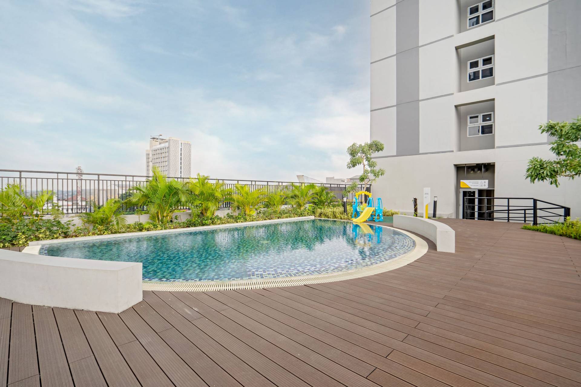 https://images.rukita.co/buildings/building/04809020-8ea.jpg
