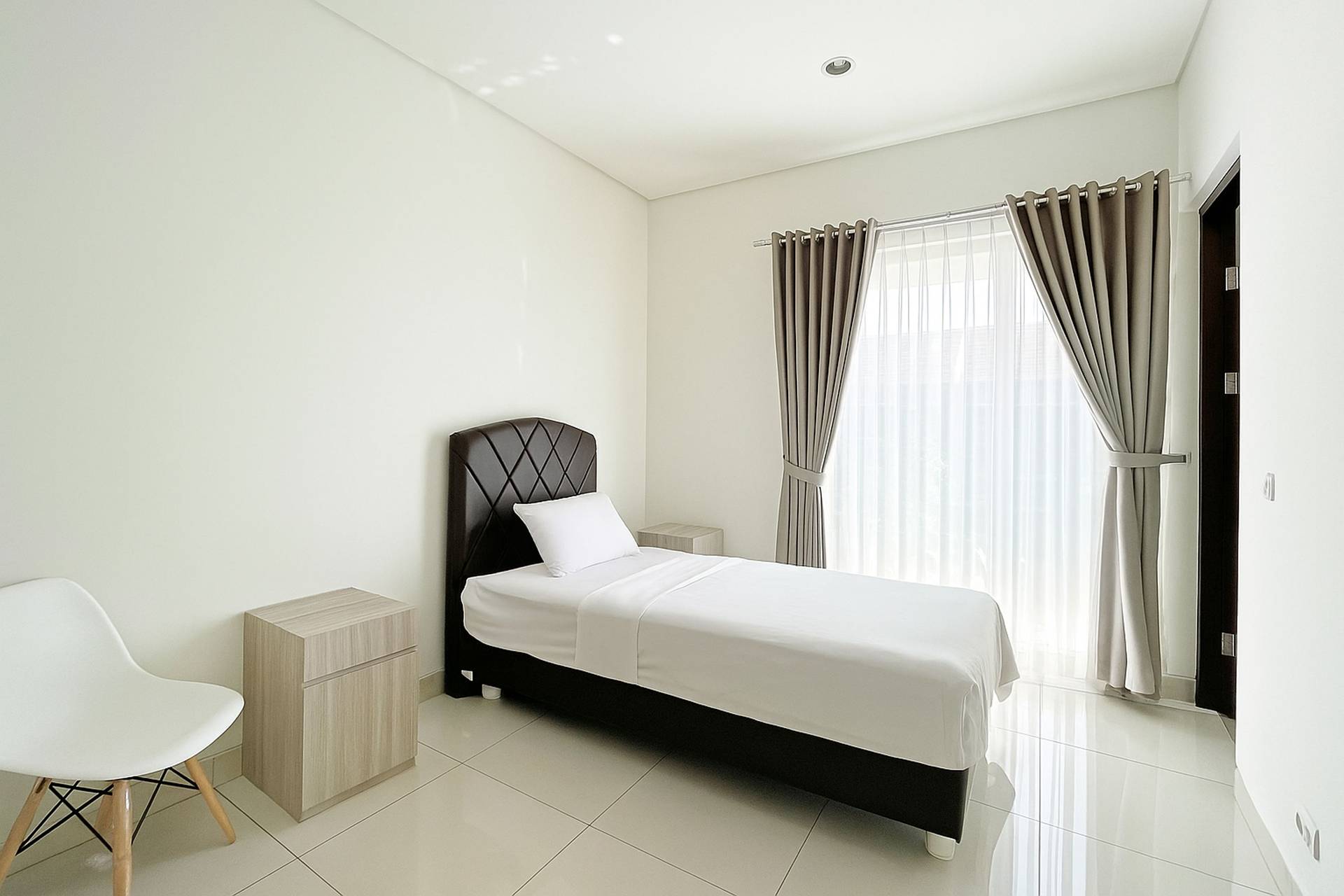 https://images.rukita.co/buildings/building/054a7d93-5d1e-4d94-ae88-6a180b3d0ef0.jpg