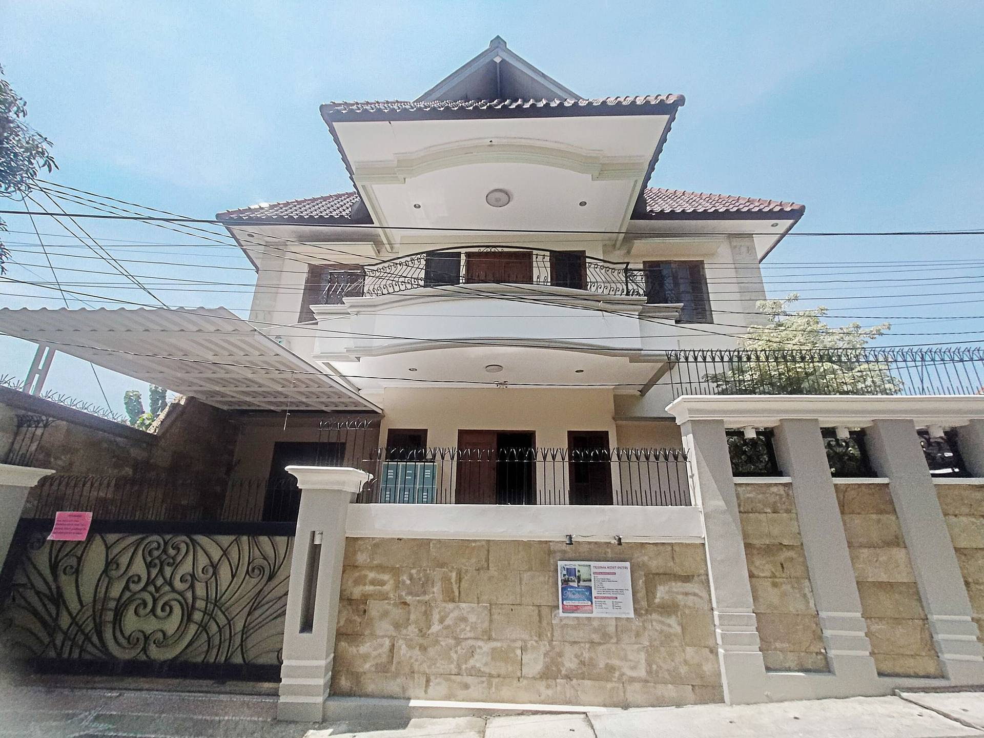 https://images.rukita.co/buildings/building/0774af4e-332.jpg