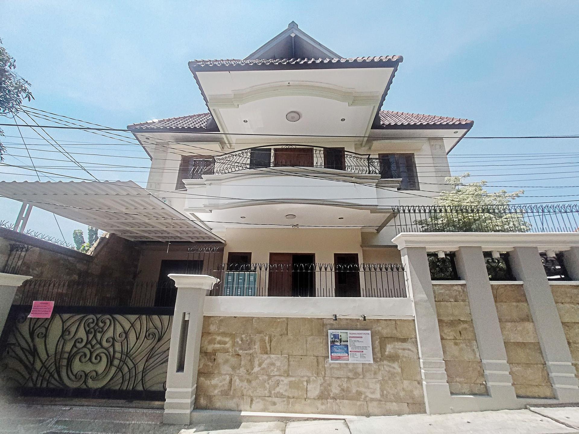 https://images.rukita.co/buildings/building/0774af4e-332.jpg