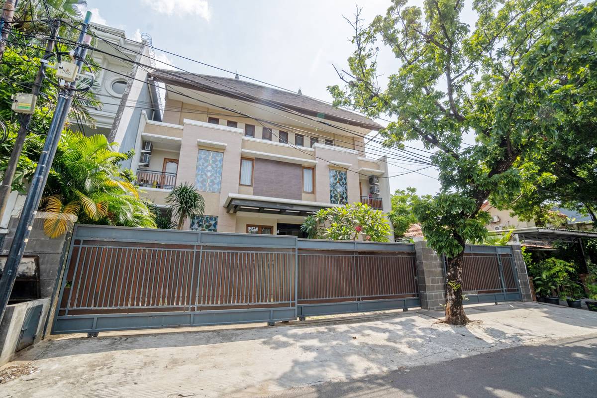 https://images.rukita.co/buildings/building/07ddd12b-613.jpg