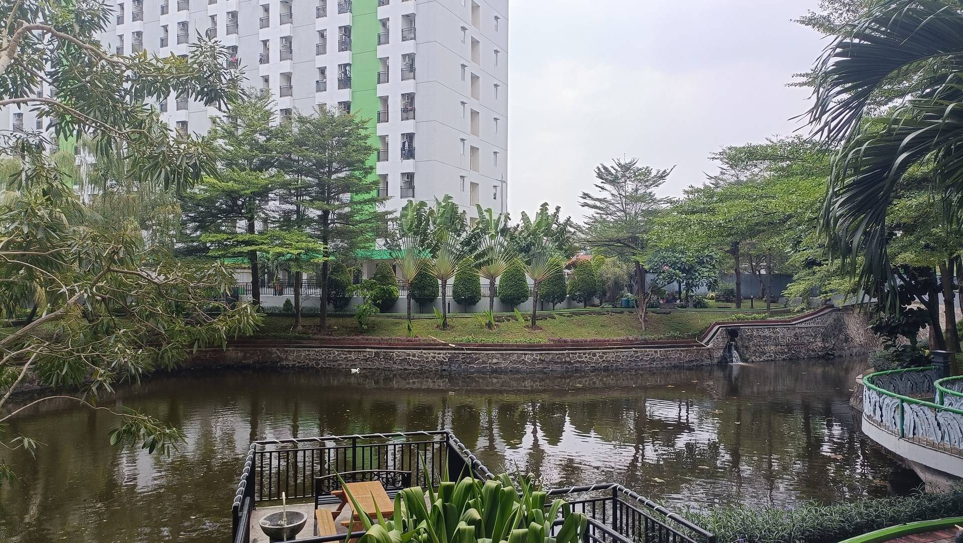 https://images.rukita.co/buildings/building/081163a0-d9c.jpg