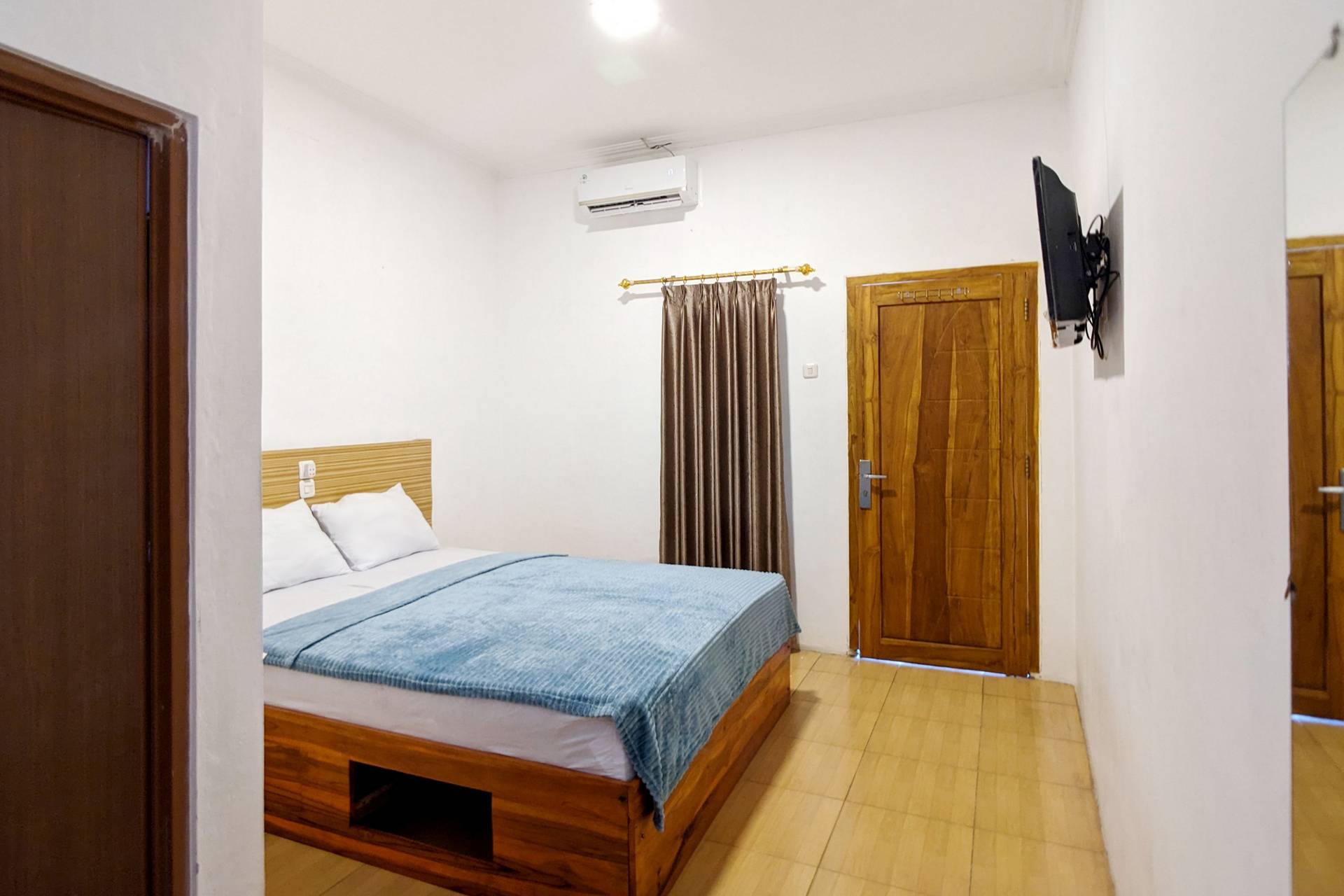 https://images.rukita.co/buildings/building/088cc337-b31.jpg