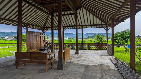 https://images.rukita.co/buildings/building/08cfe6de-632.jpg