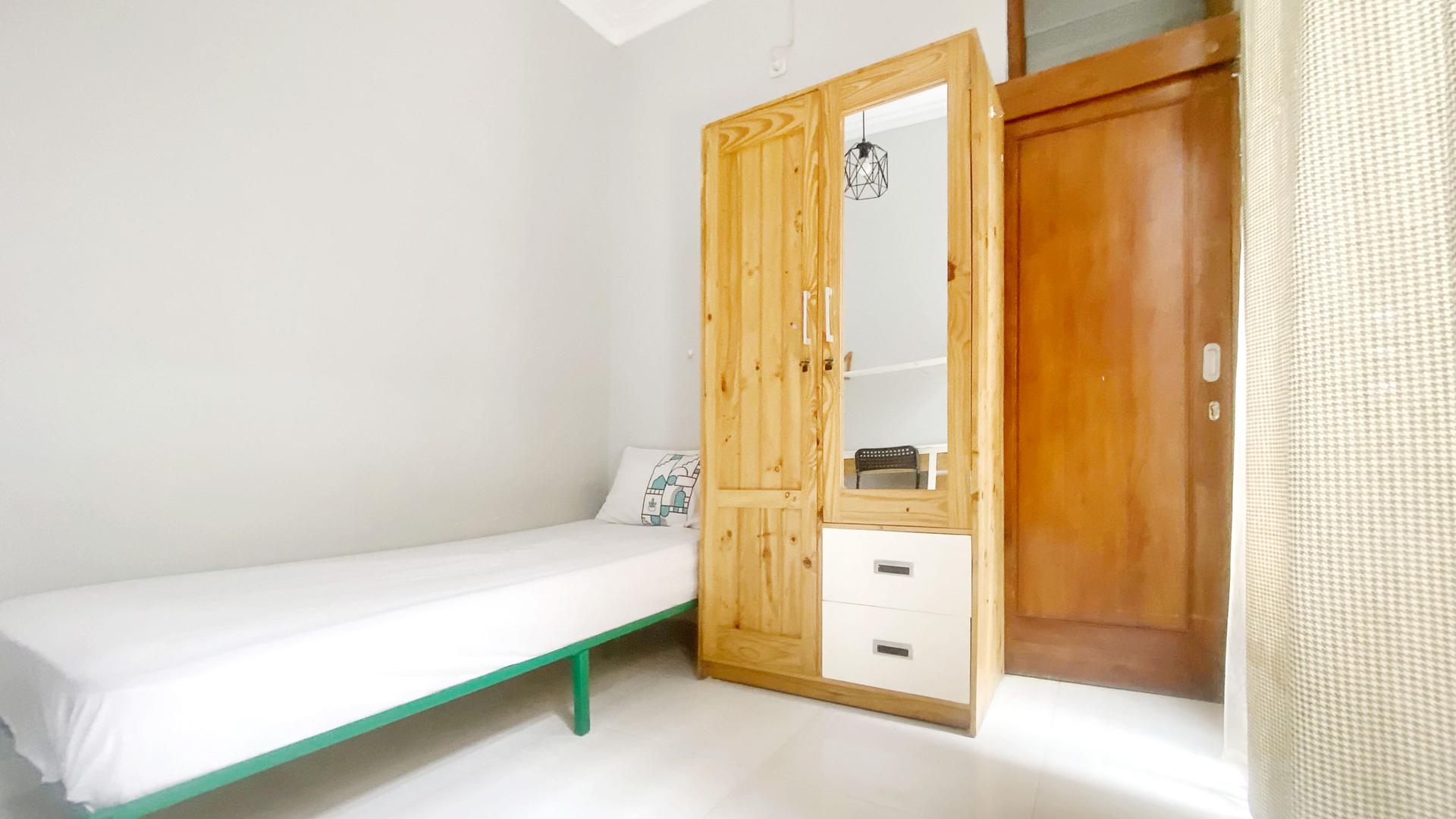 https://images.rukita.co/buildings/building/094aa83f-0031-4dcd-8fa2-3d25e387f146.jpg