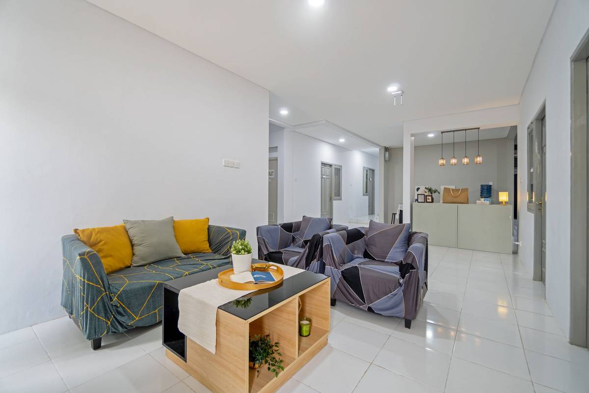 https://images.rukita.co/buildings/building/09568e7b-d14.jpg