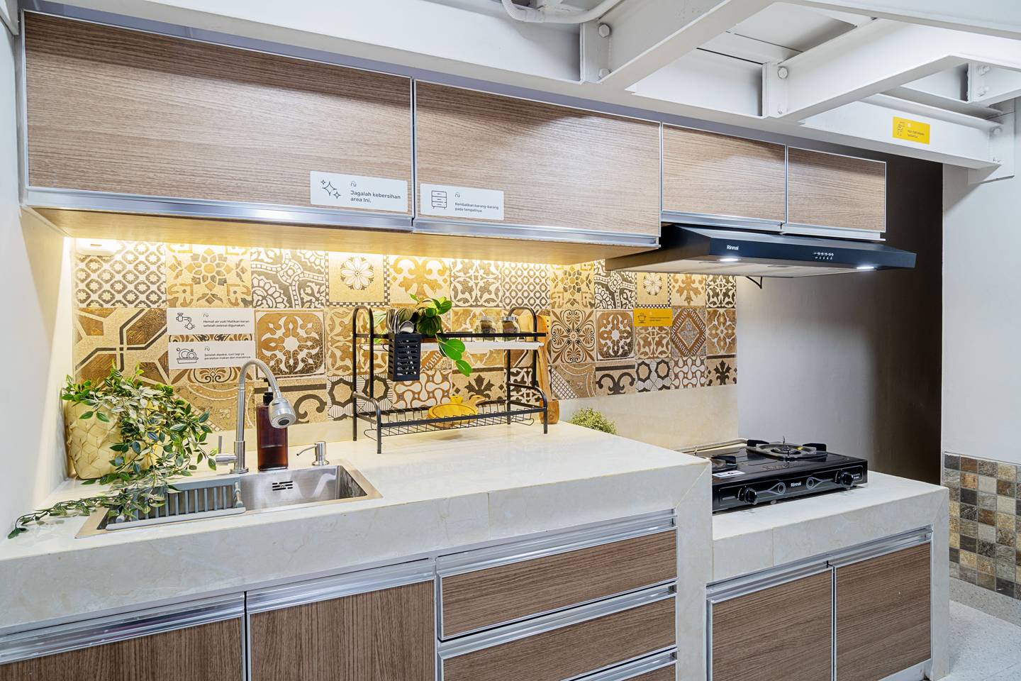 https://images.rukita.co/buildings/building/09b0a444-30a.jpg