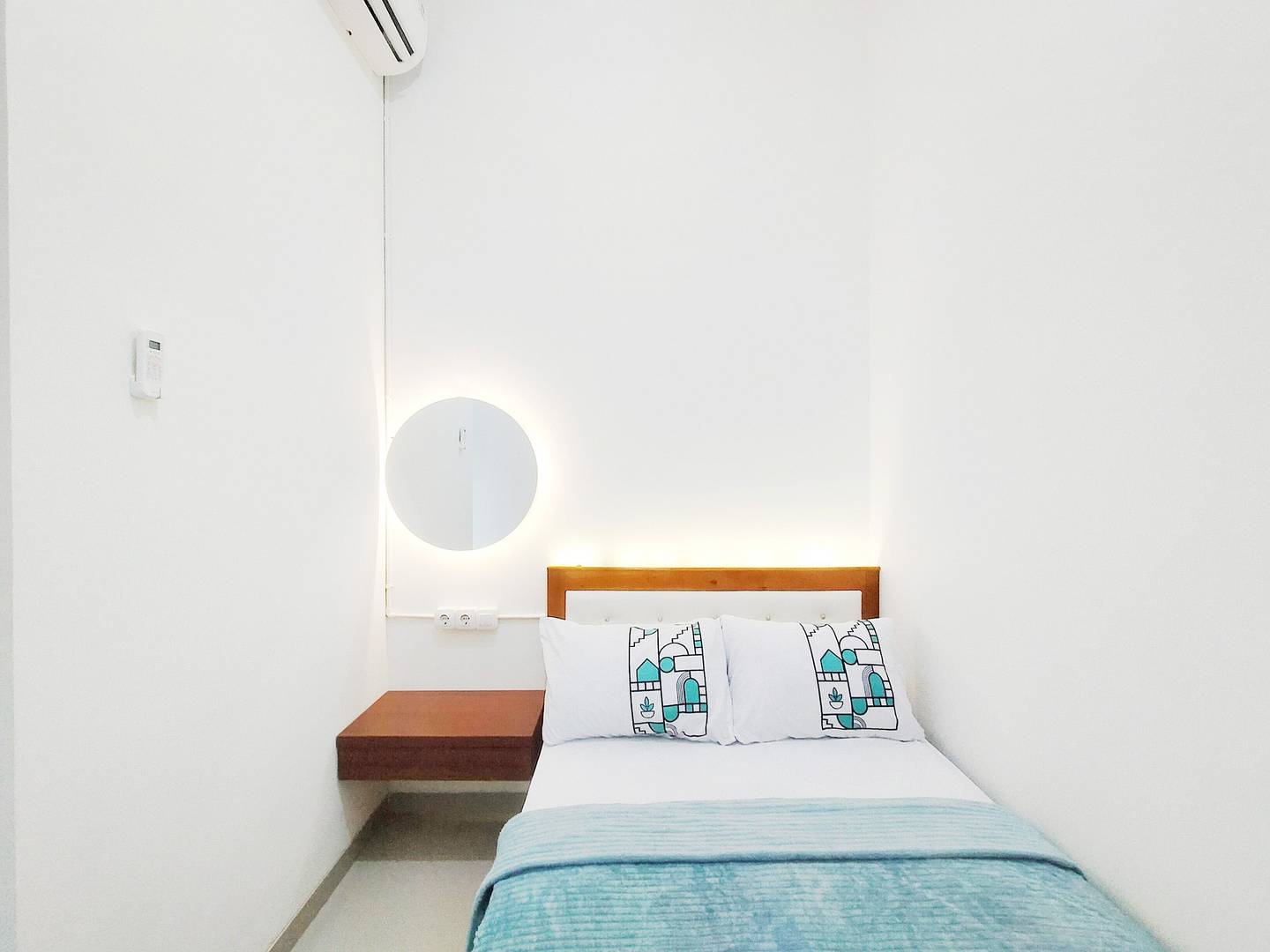 https://images.rukita.co/buildings/building/0a348eba-0df.jpg