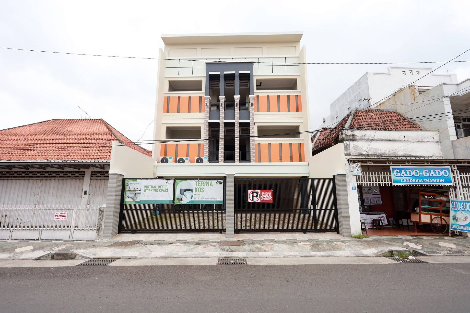 https://images.rukita.co/buildings/building/0a9feeac-06b.jpg