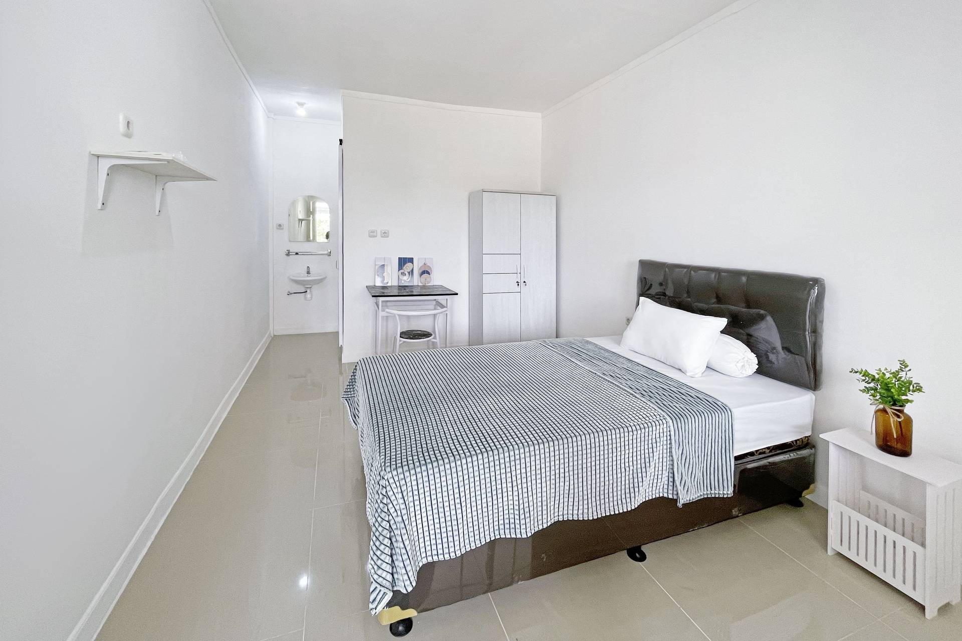 https://images.rukita.co/buildings/building/0ae75213-fb2.jpg