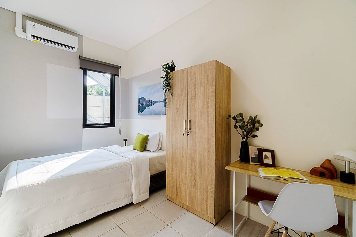 https://images.rukita.co/buildings/building/0b7e238c-348.jpg