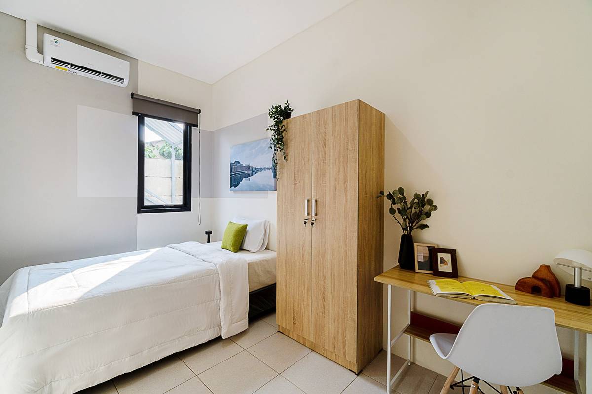 https://images.rukita.co/buildings/building/0b7e238c-348.jpg