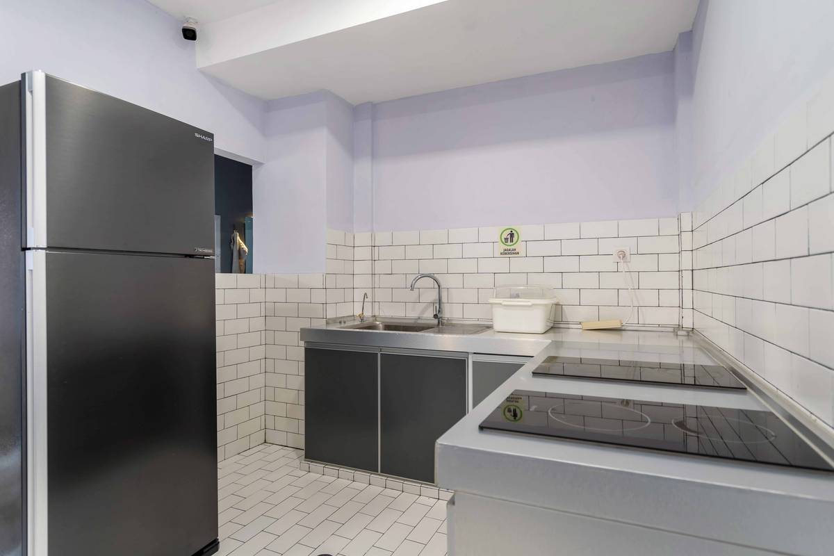 https://images.rukita.co/buildings/building/0c3095a3-6a9.jpg