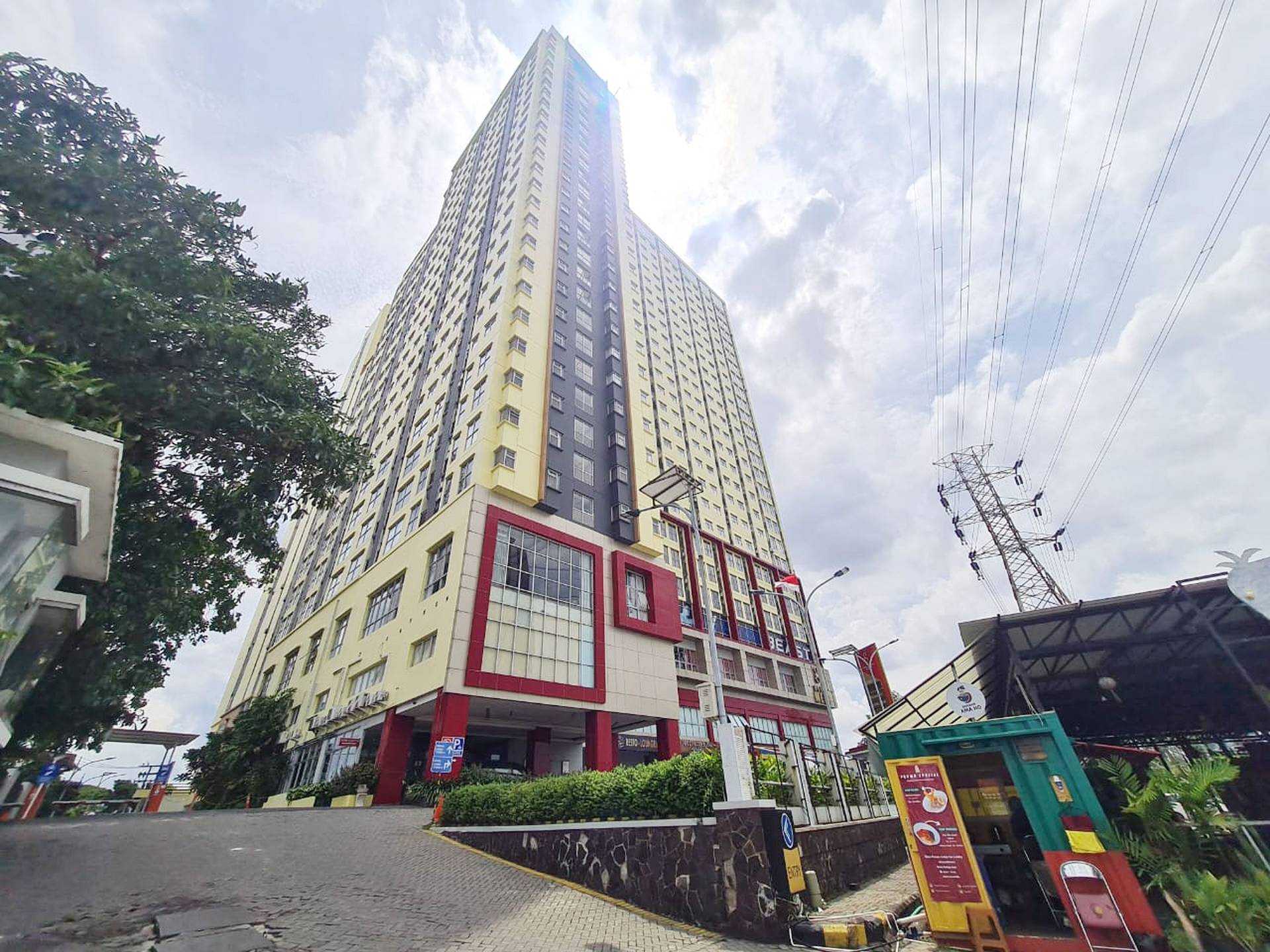 https://images.rukita.co/buildings/building/0c93dced-bf30-4dcc-a9c6-29fa5af16505.jpeg