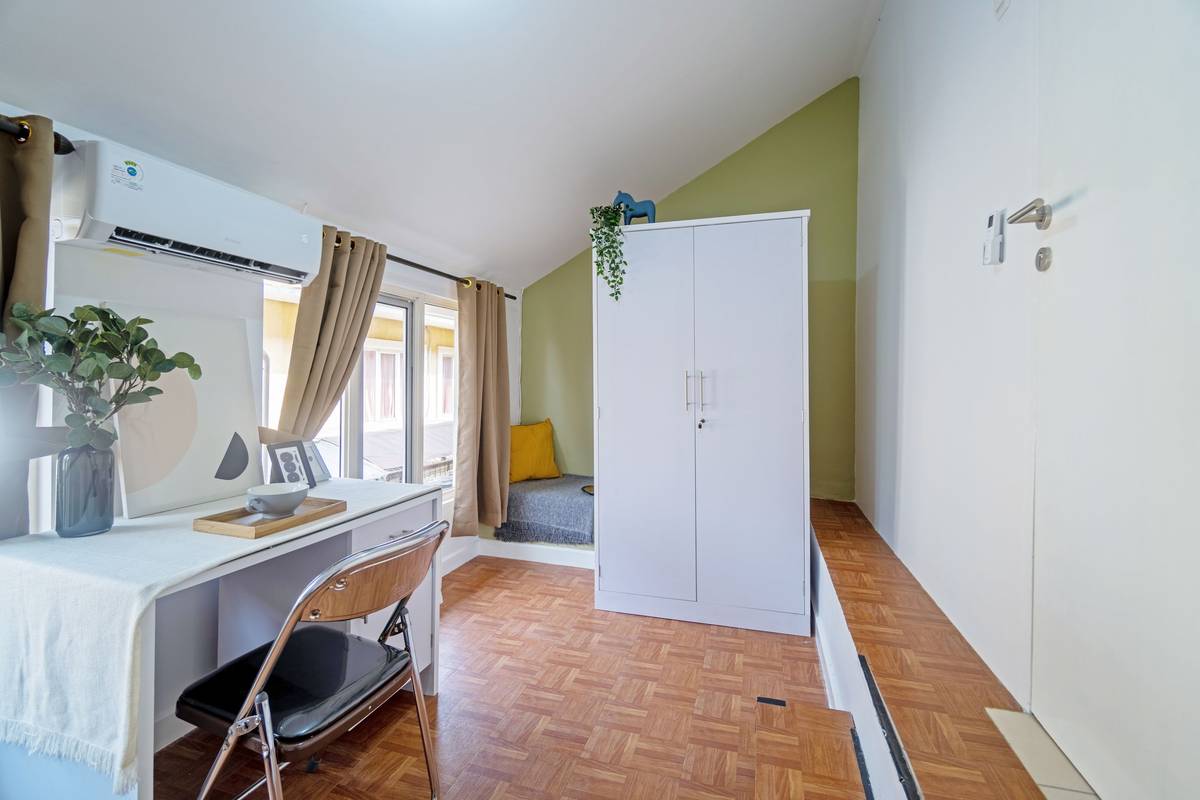 https://images.rukita.co/buildings/building/0d2667e2-2d4.jpg