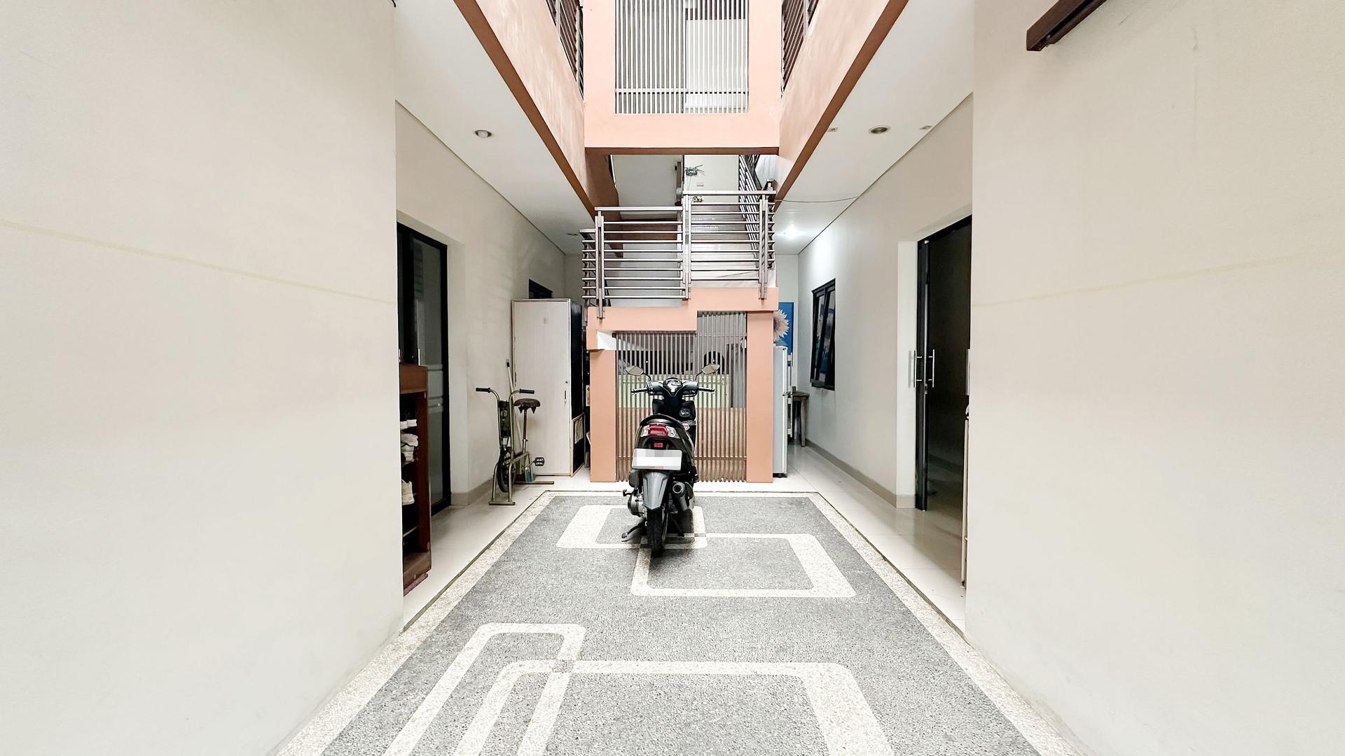 https://images.rukita.co/buildings/building/0d4d5560-886.jpg