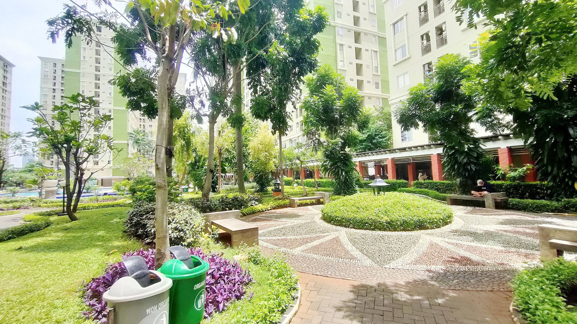 https://images.rukita.co/buildings/building/0f57e0f4-943.jpg