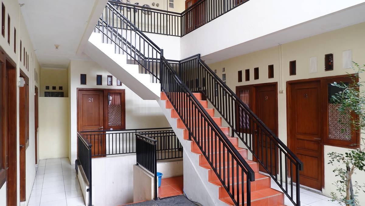 https://images.rukita.co/buildings/building/107b895c-d66.jpg