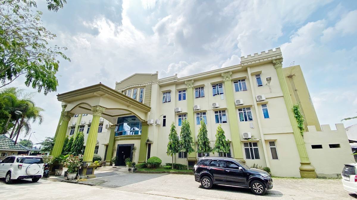 https://images.rukita.co/buildings/building/108a258f-484.jpg