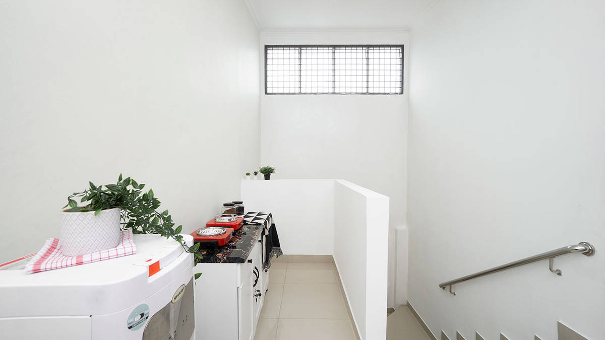 https://images.rukita.co/buildings/building/10b1d4ce-cc4.jpg