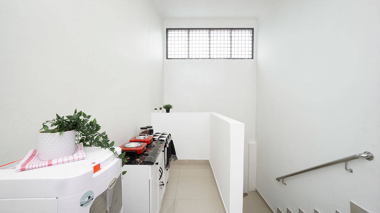 https://images.rukita.co/buildings/building/10b1d4ce-cc4.jpg