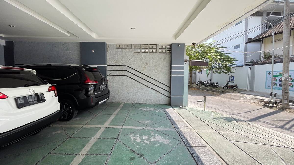 https://images.rukita.co/buildings/building/12221ed2-379.jpg