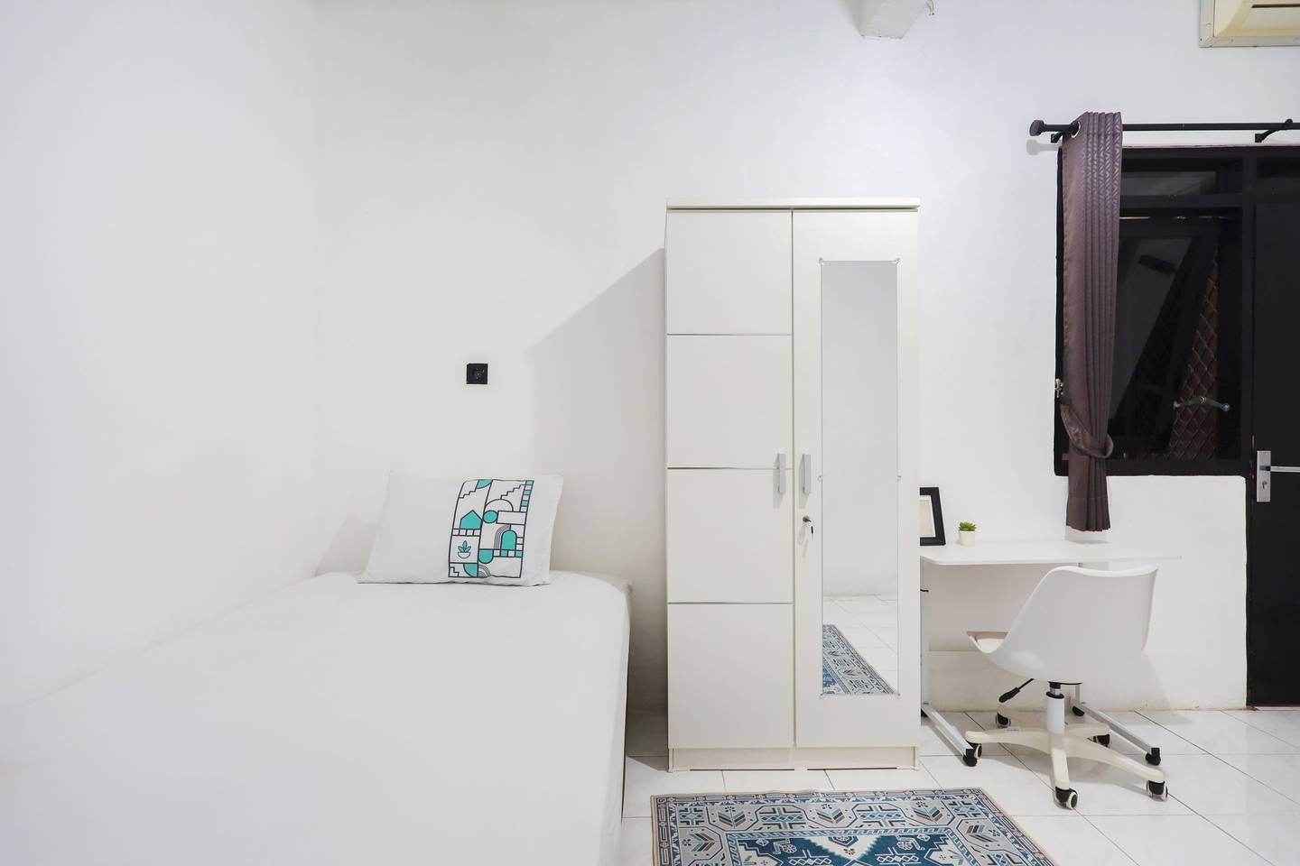 https://images.rukita.co/buildings/building/1273241c-bd9.jpg