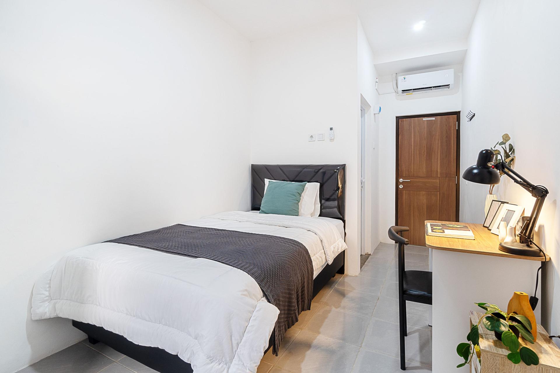 https://images.rukita.co/buildings/building/12db2d45-945.jpg